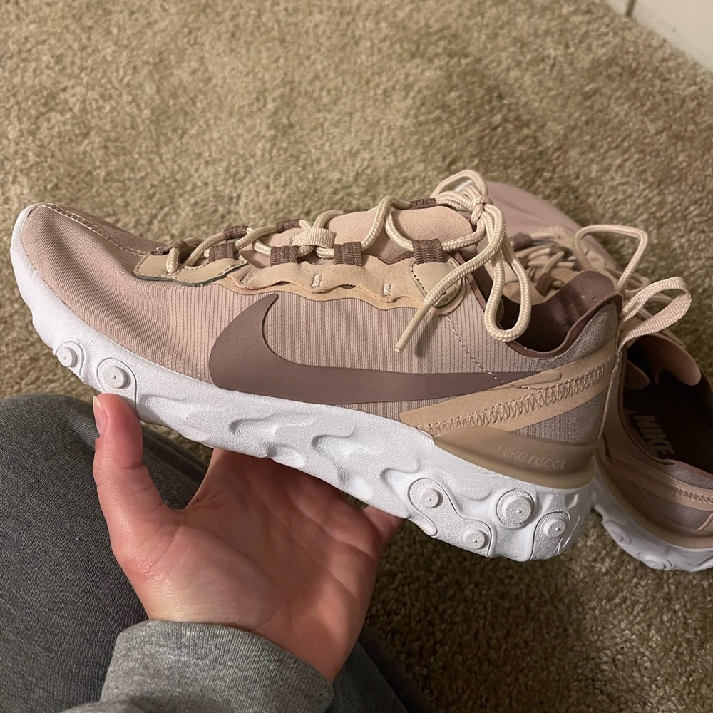 Nike sneakers size 7 very good condition